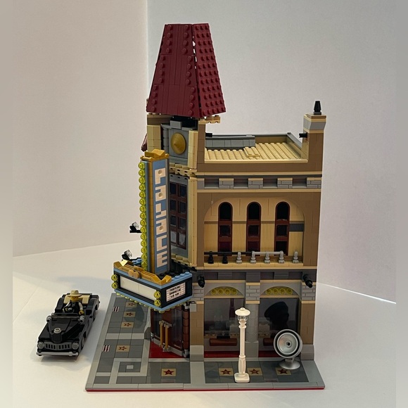 LEGO Creator Palace Cinema (10232) Modular Set with Black Limo *RETIRED* - Picture 3 of 16